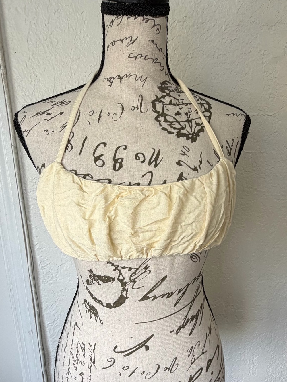PrettyLittleThing Cream Ruched Halter Neck Crop Top - Size US 2